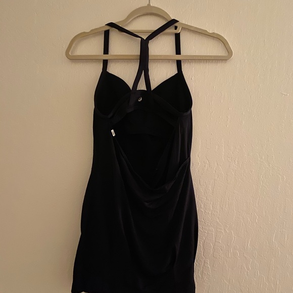 Lululemon Workout top- bra is attached - Picture 3 of 6